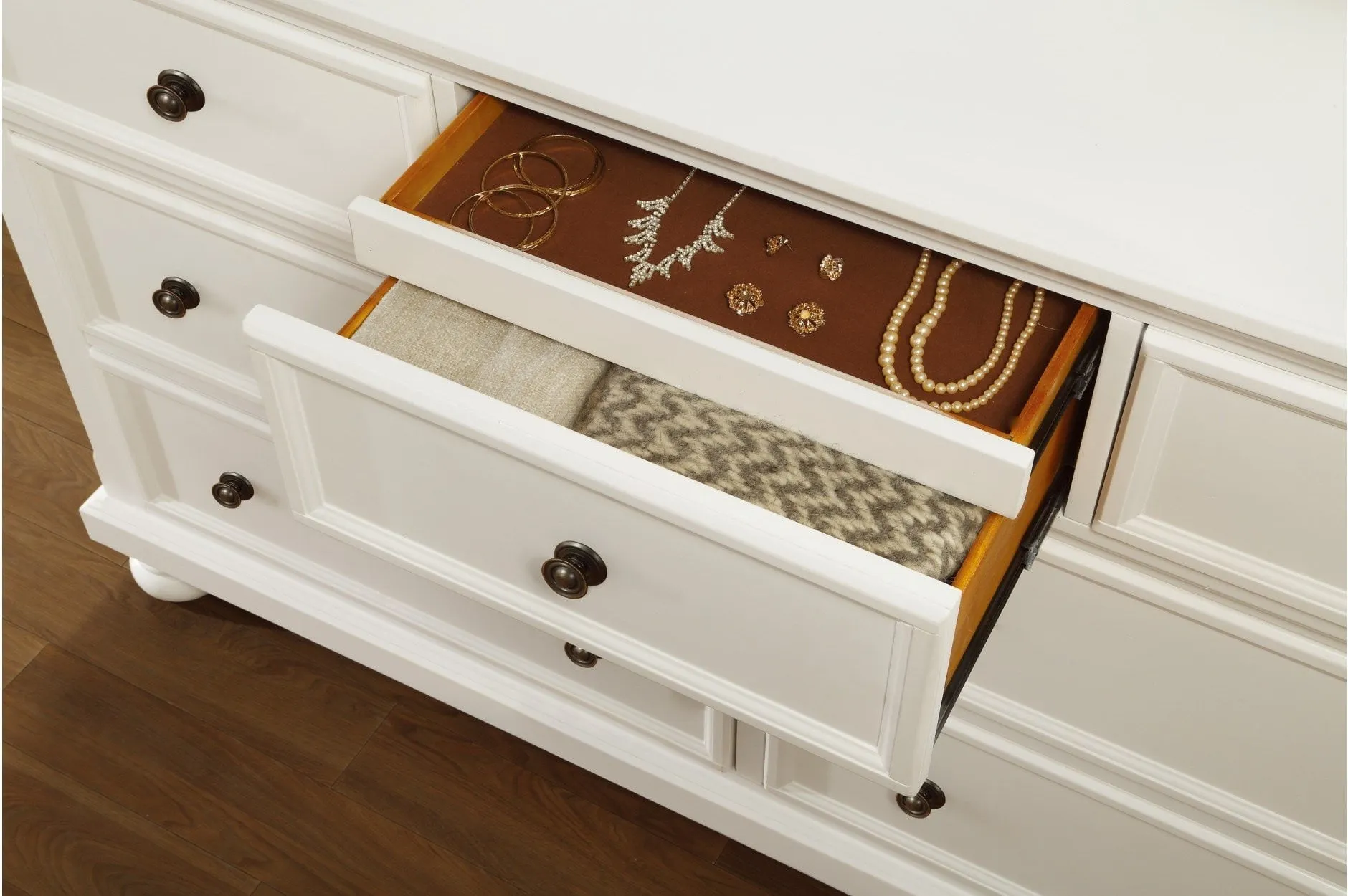 Laurelin White Bedroom Collection